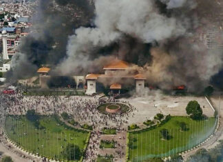 Gobierno de Nepal prohíbe redes sociales; protestas dejan 25 muertos y fuga masiva de presos