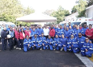 Más ambulancias, más vidas; entrega Bedolla 10 unidades de urgencias médicas