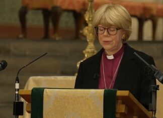 Sarah Mullally, primera mujer en liderar la Iglesia de Inglaterra