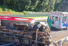 Vuelca camioneta de Lala en la autopista Siglo 21