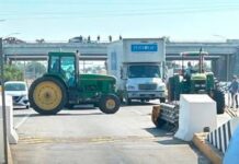 Agricultores bloquean la caseta de Ecuandureo en Michoacán; exigen precio de garantía para el maíz