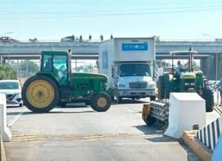 Agricultores bloquean la caseta de Ecuandureo en Michoacán; exigen precio de garantía para el maíz