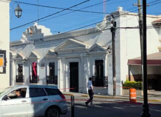 Comando armado ataca la presidencia municipal de Zinapécuaro y lanza explosivos desde drones