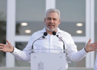 Bedolla inaugura hospital comunitario del IMSS Bienestar en Maruata