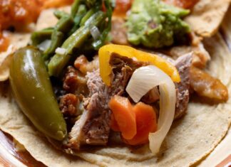 Para probar auténticas carnitas michoacanas visita Quiroga, Tacámbaro y Huandacareo: Sectur