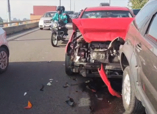 Carambola en el Periférico de Morelia deja una persona lesionada y cinco vehículos dañados