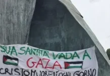 Roma: Vandalizan estatua de Juan Pablo II con símbolos comunistas y la palabra “fascista”