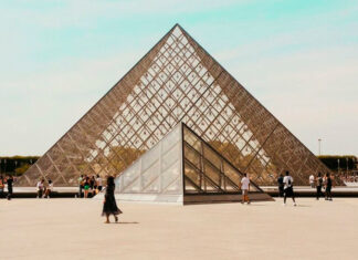 Detienen a 4 nuevos implicados por robo al Museo del Louvre