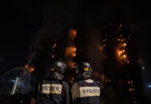Aumenta a 13 el número de fallecidos por el incendio en varios edificios de Hong Kong