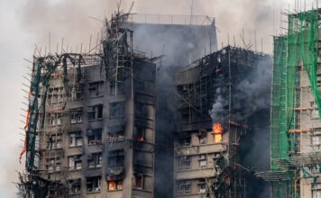 Aumentan a 65 los muertos y 279 desaparecidos en el peor incendio de Hong Kong en 30 años