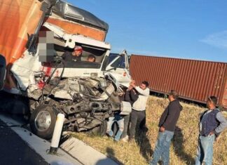 Choque entre camiones de carga en la autopista Guadalajara–Morelia deja un muerto y dos heridos