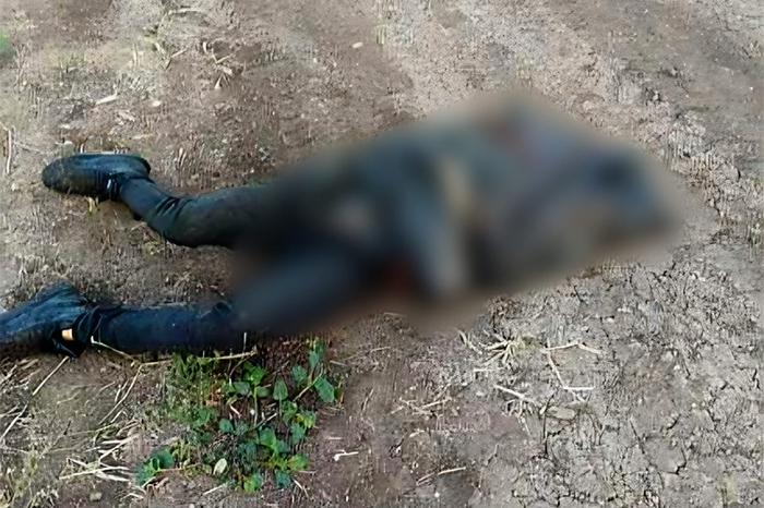 Abandonan-un-cadaver-embolsado-en-brecha-de-Apatzingan