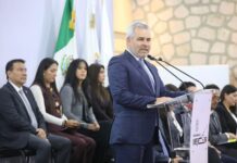 Impulso federal a educación llevará becas a más de 892 mil estudiantes: Bedolla