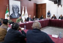 Bedolla acuerda con transportistas descuentos y condonaciones durante el Buen Fin