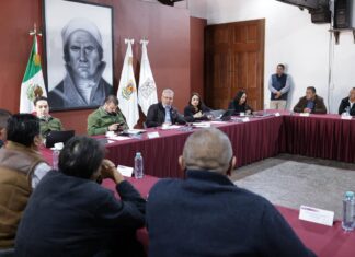 Bedolla acuerda con transportistas descuentos y condonaciones durante el Buen Fin