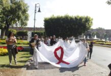 Realizan marcha de concientización sobre VIH/Sida en Morelia; aplican pruebas gratuitas