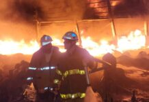 Tras 12 horas, bomberos de ocho municipios sofocan incendio en Chavinda