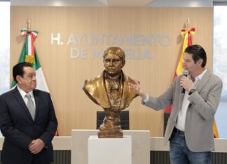 Devela Alfonso Martínez busto de Morelos que será colocado en el CAM