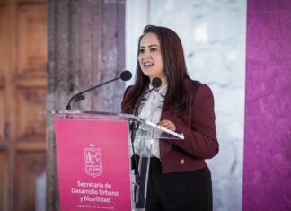 Gladyz Butanda entrega escrituras a 300 familias morelianas