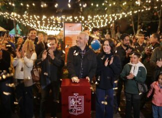 Luces, magia y alegría; inaugura Bedolla la Villa Navideña