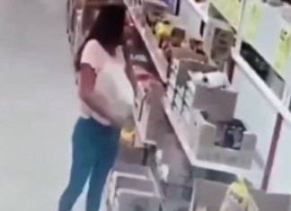 Mujer toma un huevo en tienda para realizarse una “limpia”; video genera debate en redes sociales