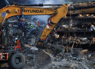 Tragedia en Karachi: incendio en centro comercial deja 27 muertos y al menos 57 desaparecidos