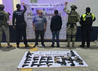 Detenidos entre Michoacán y Guanajuato un hombre y un menor de edad con 24 armas