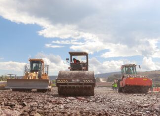 Más de mil 780 máquinas pesadas trabajan diariamente en 600 obras en el estado: Rogelio Zarazúa