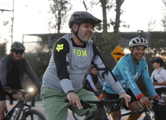 Bedolla estrena con rodada ciclista la ampliación de la av. Amalia Solórzano