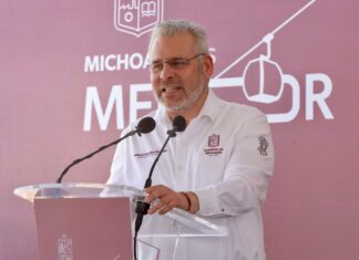 Inaugura Bedolla rehabilitación carretera entre Penjamillo y Numarán; fortalecerá productividad regional