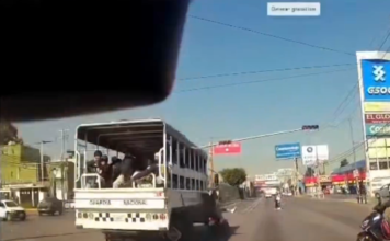 Tragedia en Ecatepec: camión de la Guardia Nacional arrolla motocicleta; hay un muerto
