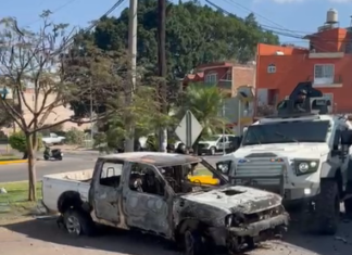 Guardia Civil libera bloqueos con apoyo de vehículos blindados; secretario encabeza operativo en región.
