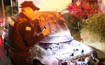 Incendian camioneta en la colonia Lomas de Morelia