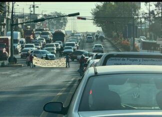 Vecinos bloquean salida a Quiroga para exigir agua en Morelia