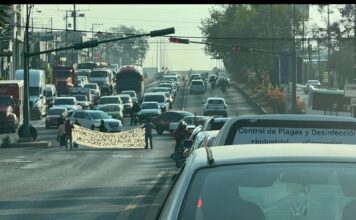 Vecinos bloquean salida a Quiroga para exigir agua en Morelia