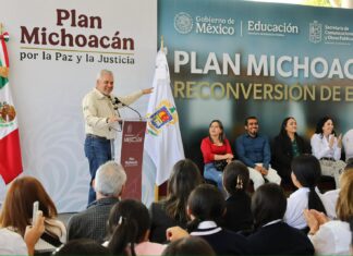 Inauguran Bedolla y Mario Delgado reconversión de telesecundaria a bachillerato, en Uruapan