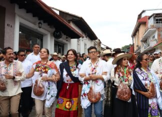 Música, color y tradición: Así se vivió el espectacular desfile del Tianguis Domingo de Ramos