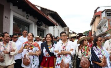 Música, color y tradición: Así se vivió el espectacular desfile del Tianguis Domingo de Ramos