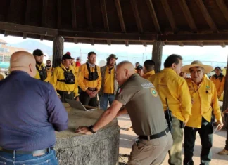 Rescatan cuerpos de dos brigadistas fallecidos en incendio forestal en Tacámbaro