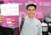 Continúa entrega de chips D4TA en escuelas y centros de distribución