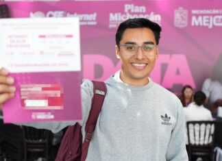 Continúa entrega de chips D4TA en escuelas y centros de distribución