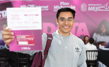 Continúa entrega de chips D4TA en escuelas y centros de distribución