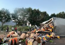 Aparatoso choque entre tres tráileres en la México-Guadalajara deja heridos