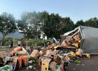 Aparatoso choque entre tres tráileres en la México-Guadalajara deja heridos