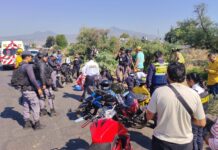 Choque de motocicletas deja lesionados en Morelia; uno cayó al Río Grande