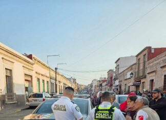 Ciudadanos detienen a presunta ladrona de tarjetas Bienestar en el Centro de Morelia