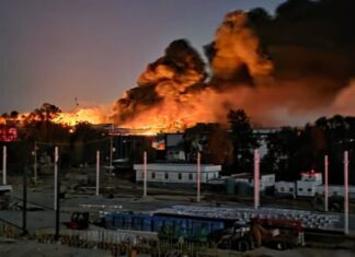 Fuerte incendio consume planta de Bachoco en Lagos de Moreno, Jalisco