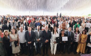 Bedolla reactiva pagos por defunción y premia décadas de labor docente