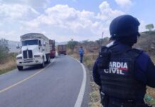 Restablece Guardia Civil libre tránsito tras bloqueo carretero en Cotija