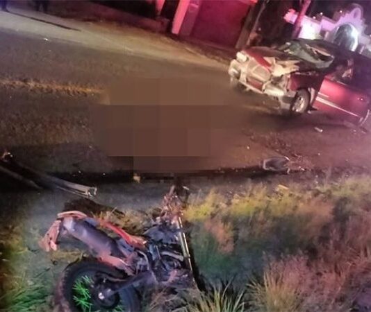 Motociclista pierde la vida tras ser impactado por camioneta en Zinapécuaro